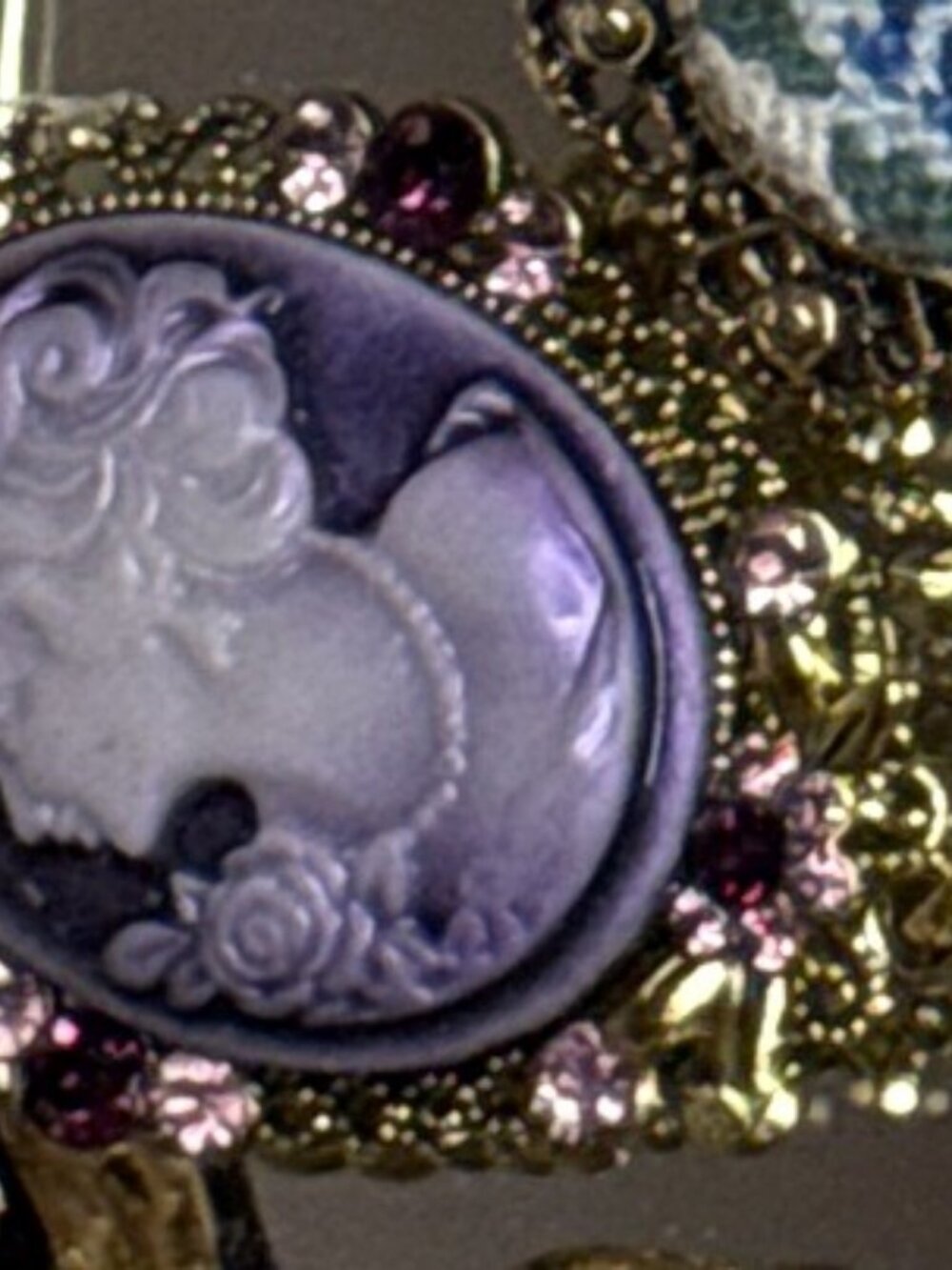 Vintage Purple Cameo Brooch Rhinestone Accents Gold Tone Filigree